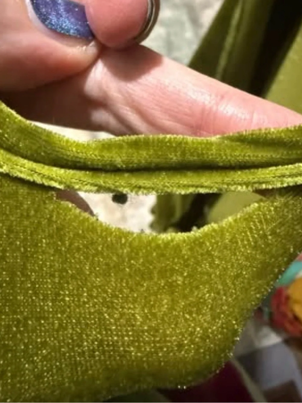 Green Velvet long sleeve Dress 2XL (16/18)- small hole at neckline - Picture 5 of 5